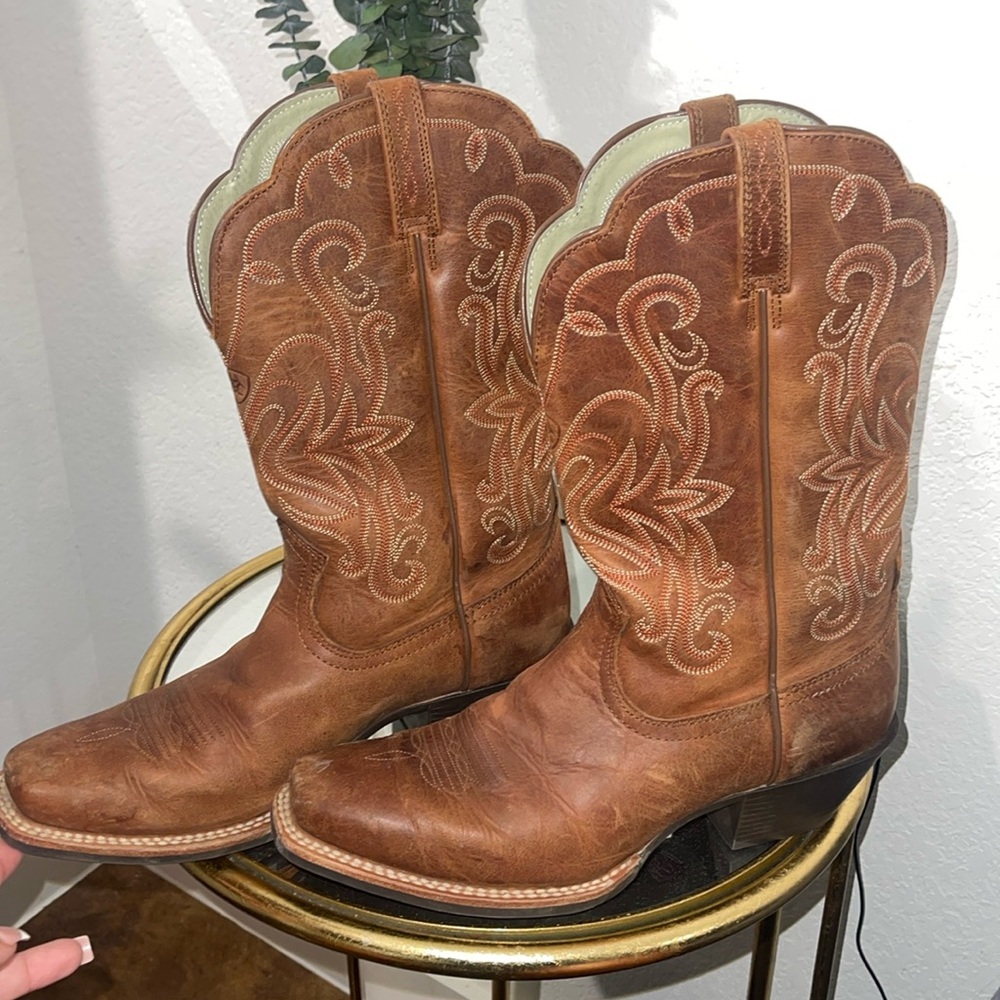 Ariat Brown Heeled Boots with Intricate Stitching